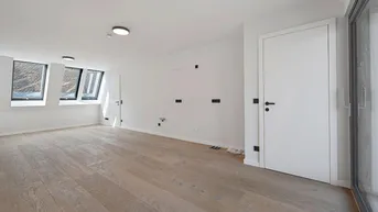 Expose ERSTBEZUG mit hofseitiger Terrasse! Drei-Zimmer-Dachgeschoß in renovierter Liegenschaft