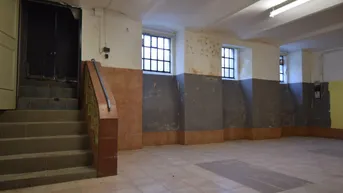 Expose Lager mit Strassenzugang zum Selbstgestalten