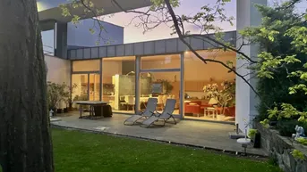 Expose Architekten-Villa in traumhafter Landschaft – ein Rückzugsort mit höchster Wohnqualität.