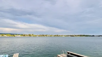 Expose Direkt am See gelegen – in erster Reihe! Traumhaft schönes Grundstück am Neufelder See | Perfekt für einen Neubau