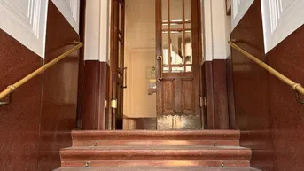 Expose FRISCH SANIERTE ALTBAUWOHNUNG MIT KLEINEM BALKON