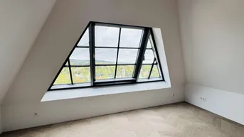 Expose MODERNE PENTHOUSEWOHNUNG IN KOMPLETT RESTAURIERTER JAHRHUNDERTWENDEVILLA - ERSTBEZUG