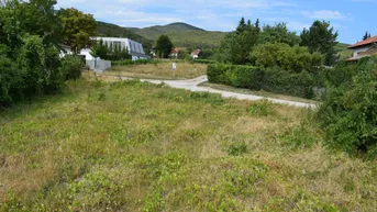 Expose Wunderschönes und seltenes Grundstück mitten in Sooss, schöner Fernblick und RUHE, kein Fahnengrundstück