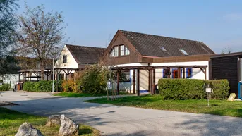 Expose Renovierungsbedürftiges Haus mit Grundstück am Wasser im Segelhafen West zu verkaufen