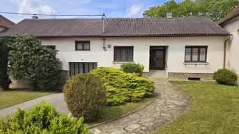Expose Zwei separate Wohneinheiten, Nebengebäude, Innenhof, vielfältige Nutzung, große Fläche, tolle Lage - 4.361 m² Bauland in Aspersdorf bei Hollabrunn