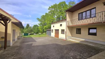 Expose 4.361 m² Bauland in toller Lage für Ihre Ideen! --Liegenschaft mit zwei separaten Wohneinheiten, Nebengebäude, Innenhof, vielfältige Nutzung, große Fläche nahe Hollabrunn