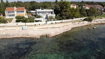 Expose *** 1. Reihe direkt am Meer *** Luxuriöse Liegenschaft mit Indoorpool am Strand von Umag/ Istrien