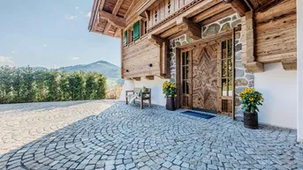 Expose Traumhaftes Neubau-Chalet auf der Sonnenseite mit Infinity-Pool