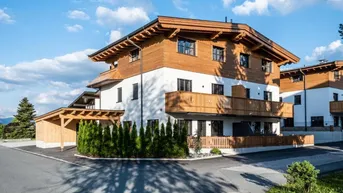 Expose Haushälfte in Dorfnähe mit Blick auf den Golfplatz und den Wilden Kaiser