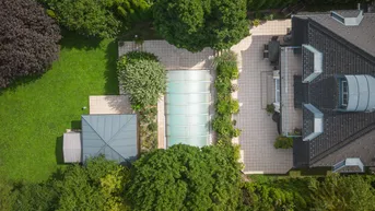 Expose Exquisite Villa mit Outdoor- und Indoor-Pool in traumhafter Lage