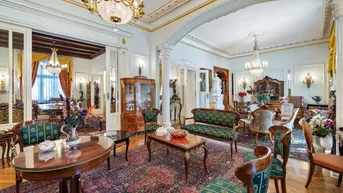 Expose Herrschaftliche Villa mit Indoorpool und Lift in Toplage