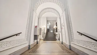 Expose Großzügige 5-Zimmer-Altbauwohnung nahe Schottentor - Sanierungsbedürftig