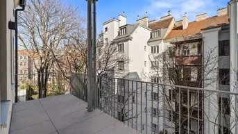 Expose Sanierte 2-Zimmer-Altbauwohnung mit Balkon in Top-Lage