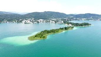 Expose Seeblickwohnung mit spektakulärem Infinity-Pool