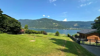 Expose CHARMANTER SEEBAUGRUND AM OSSIACHER SEE