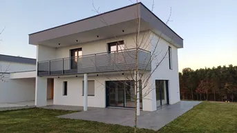 Expose SONNE-RUHE-KOMFORT stilvoll wohnen im modernen Neubau mit Terrasse, Doppelcarport