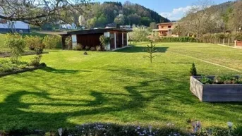 Expose Großzügiges Ein-Mehrfamilienhaus, sonnige Ruhelage, 7 Zimmer+ 2500m² Grundstück, PV Anlage, Gartenhaus