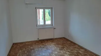Expose Bestlage-nahe Stadtzentrum, sanierte 2 ZI &amp; Klimaanlage mit großem Balkon, Carport
