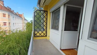 Expose Nahe Stadtzentrum - Generalsanierte 3 ZI mit 2 Balkone und Garage