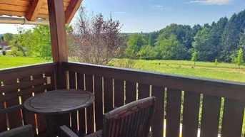 Expose Schöner Ausblick, sonnige 2ZI mit Balkon und Garten, Klimaanlage und Parkplatz