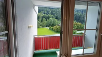Expose JOGLLAND - NATUR PUR, schöne Ausichtslage, großzügige 3,5 ZI mit Balkon, Garage und Allg.Garten