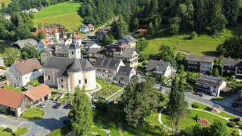 Expose Hochwechselgebiet - NATURNAH großzügig und gemütlich, schöne Ausichtslage, sonnige 3,5 ZI mit Balkon, Garage und Allg.Garten