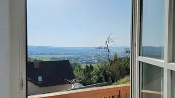 Expose Bestlage - Wohnen am Ring, sonnige 2 ZI mit Balkon und schönen Ausblick, Parkplatz