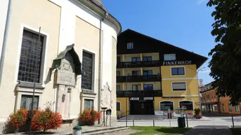 Expose Irdning - am Fuße des Grimmings, schöne Ausichtslage,sonnige Garconniere mit Balkon