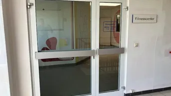 Expose Ca. 1.417m² Vielseitig nutzbare Mietfläche: Ehemaliges Fitnessstudio