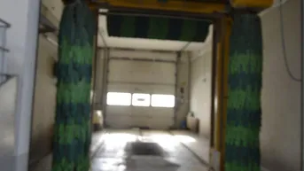 Expose Vielseitige Gewerbefläche in Wien: 2 Hallen ca.4.560m², Büro,Garten und großen Parkplatz, U-Bahn-Nähe