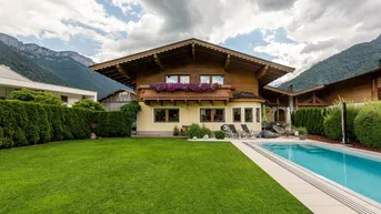 Expose Einfamilienhaus mit Outdoorpool in Traumlage von Waidring