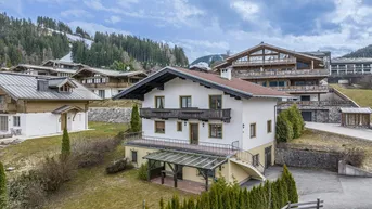 Expose Wohnhaus mit drei Wohneinheiten