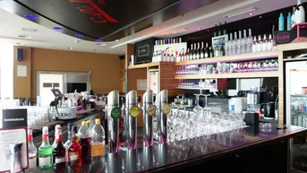 Expose Moderne Lounge Bar  - Flughafennähe