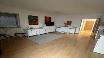 Expose Großzügige 4-Zimmer-Wohnung mit Loggia