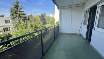 Expose 2 Raumwohnung in UNI Nähe mit großer Loggia