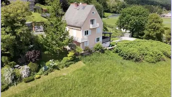 Expose Geräumiges Wohnhaus mit einer tollen Aussicht. Ruhige grüne Lage, 6 Zimmer, Keller, Terrasse, Garten