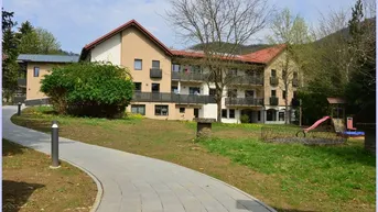 Expose Charmante großzügige Wohnung, offener Wohn-Kochbereich, 1 Schlafzimmer, AR Bad, Balkon, Parkplatz.