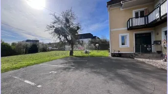 Expose Schöne liebe Wohnung in grüner Lage. Wohnbereich, 1 Schlafzimmer, Küche, Bad/WC, Parkplatz, Garten