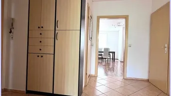 Expose Tolle zentrale Wohnung, 2 Schlafzimmer, 1 großer Wohnraum, Küche, Bad, WC, AR, Loggia. 72m2