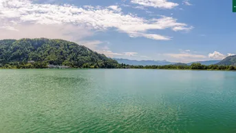 Expose Seegrundstück am Ossiacher See mit Baugenehmigung für Luxuriöses Terrassen-Seehaus