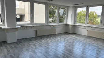 Expose KLEINBÜRO DIREKT AN DER AUTOBAHNABFAHRT STREBERSDORF