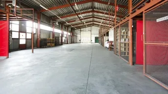 Expose Firmenstandort in Fischamend: Warmhalle für Produktion und Lagerung/Werkstatt/Büro mit freiem Grundstück