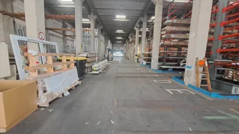 Expose günstige Kalthalle mitten im Industriezentrum!