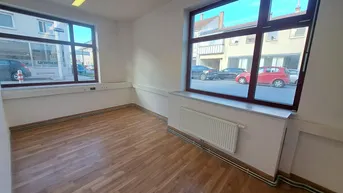 Expose Straßenseitiges Kleinbüro mit Auslagemöglichkeit