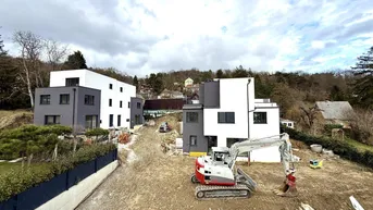 Expose PREISREDUKTION! EXKLUSIVE 4-5 ZIMMER DOPPELHAUSHÄLFTEN MIT FREIFLÄCHEN IN GRÜNRUHELAGE!