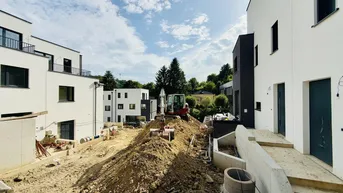 Expose PREISREDUKTION! EXKLUSIVE 4-5 ZIMMER DOPPELHAUSHÄLFTEN MIT FREIFLÄCHEN IN GRÜNRUHELAGE!