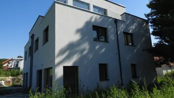 Expose Wunderschöne Doppelhaushälfte mit 172m² Wfl., 5 Zi, Garten, Terrasse 2 Stellplätze in der Nähe von Wiener Neustadt