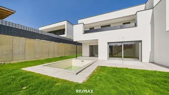Expose Doppelhaushälfte mit Pool und Klimaanlage