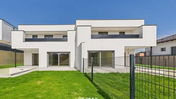 Expose Doppelhaushälfte mit Pool und Klimaanlage