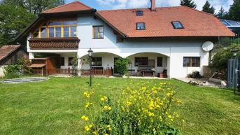 Expose BEEINDRUCKENDES LANDHAUS MIT 2 WOHNEINHEITEN IN UNVERBAUBARER AUSSICHTSLAGE